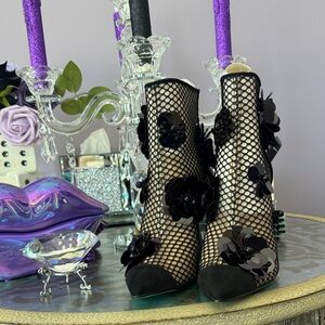 Betsy Johnson Elegant Black Mesh Women's Shoes size 7 NWOT statement heel.